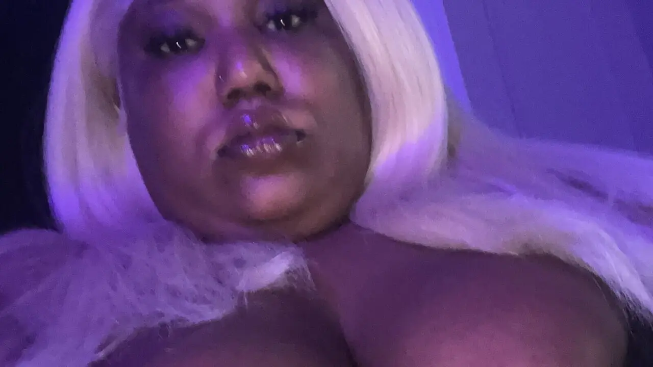 Discover FATBIGBBW VIP show